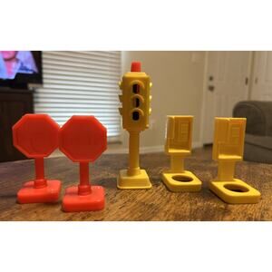 VTG 1986 Fisher Price 2500 Little People Main Street Lot Stop Sign Telephone